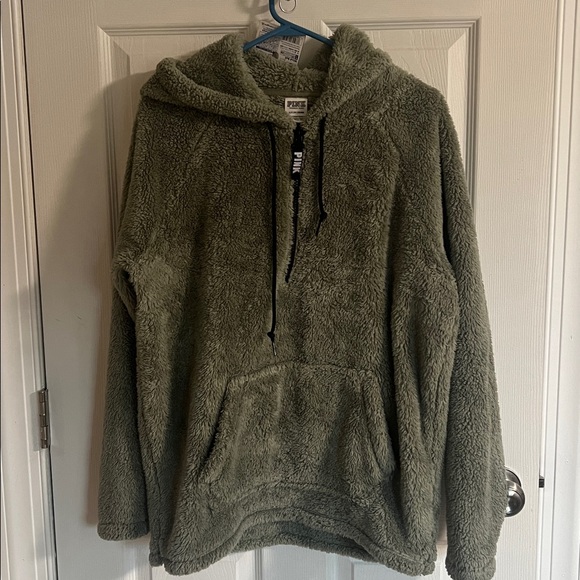 Victoria’s Secret - Pink oversized Sherpa hoodie NWOT - Picture 1 of 3